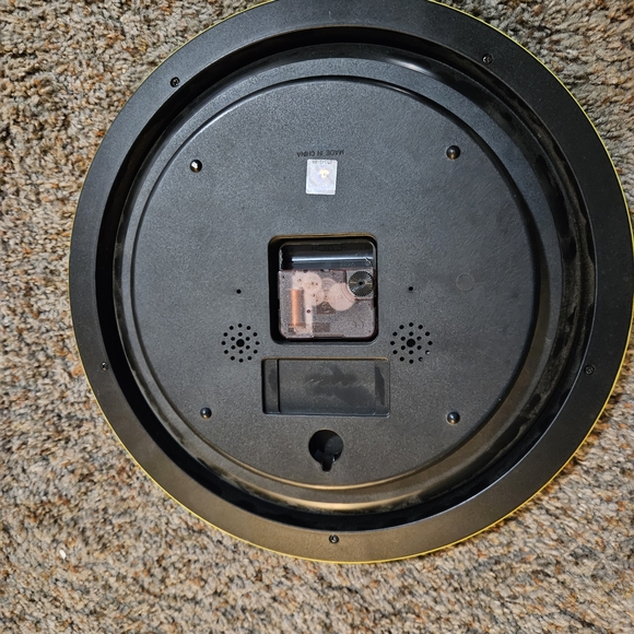 Disney Winnie the Pooh Yellow and Green Character Wall Clock - Picture 3 of 4